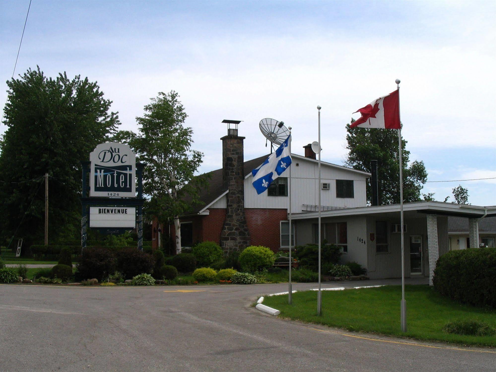 Au Doc Motel Repentigny Exteriér fotografie