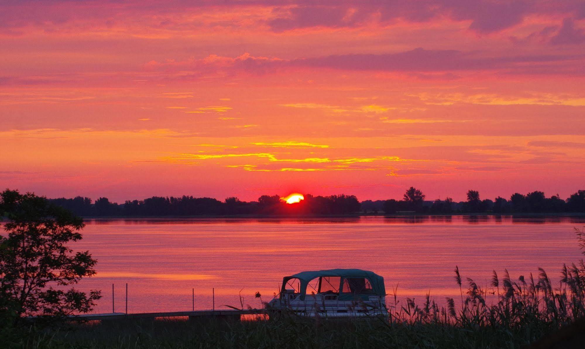 Au Doc Motel Repentigny Exteriér fotografie